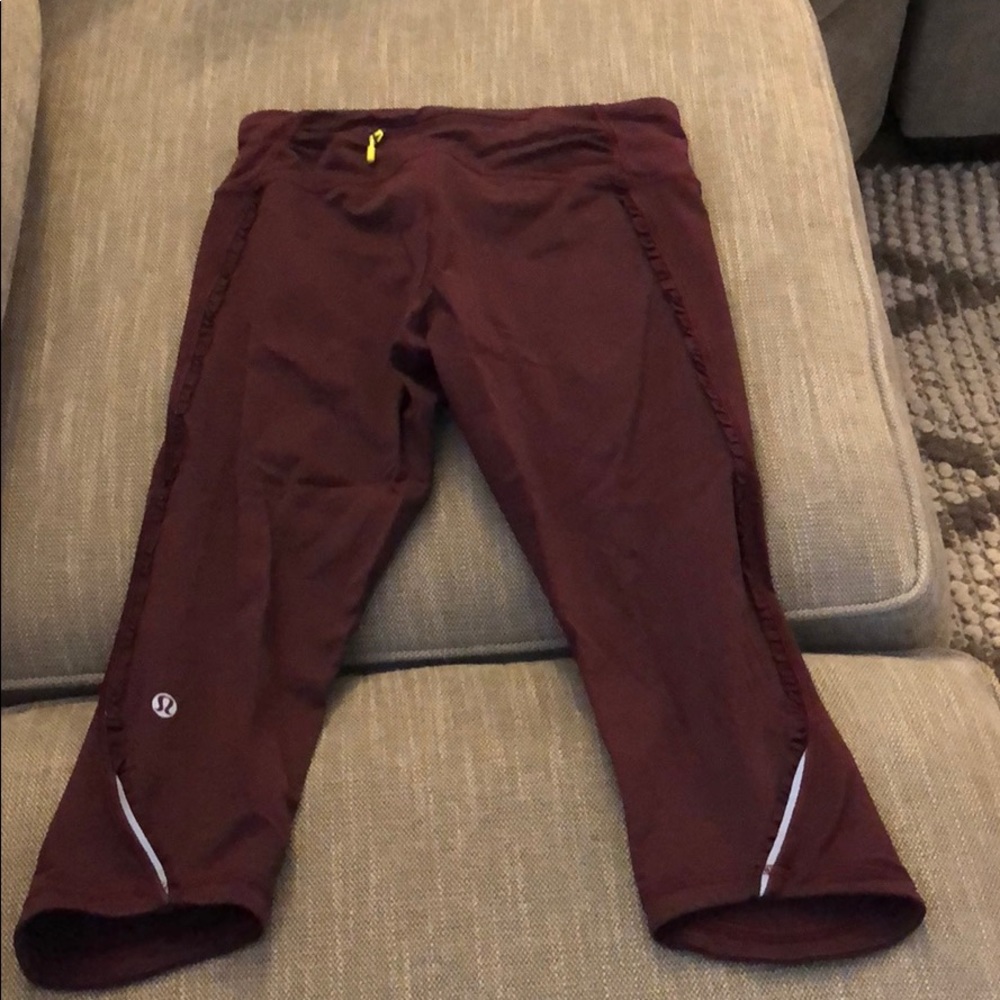 Adorable cropped lululemon pans!